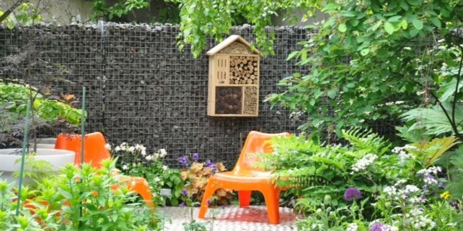 ecologische tuin bijenhotel